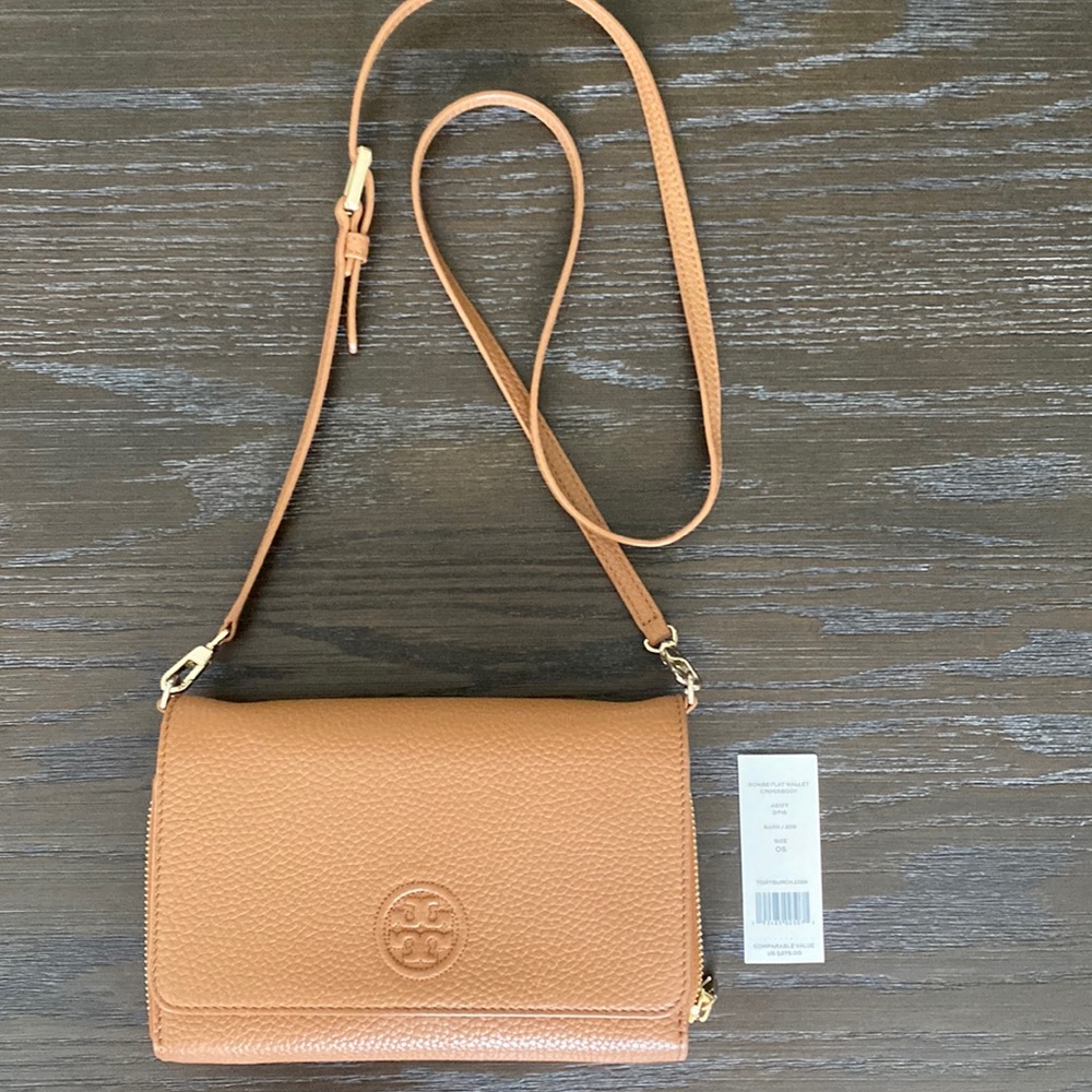 Great condition! Tory Burch Bombe Flat Wallet Crossbody